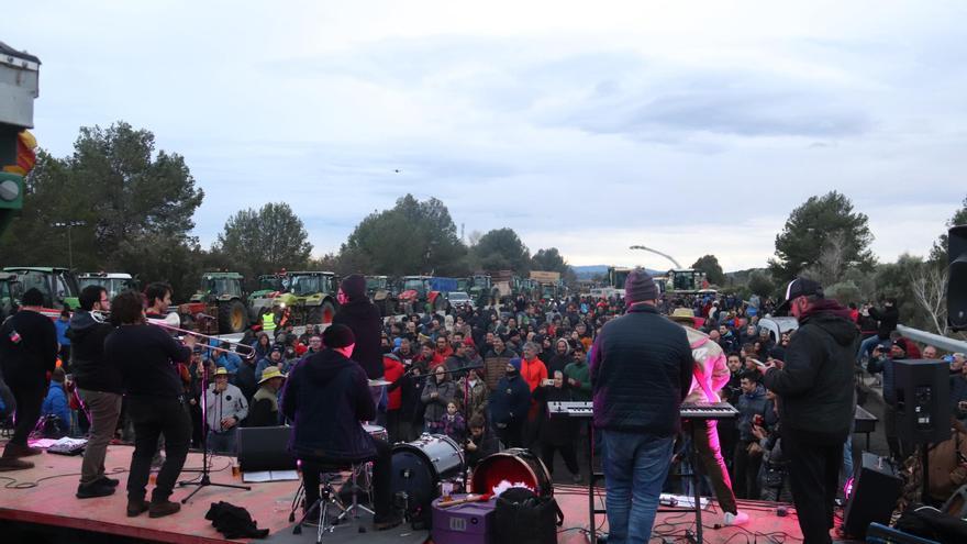 El concert de l&#039;Orquestra Di-versiones al tall dels pagesos a l&#039;AP-7 es fa viral a Alemanya