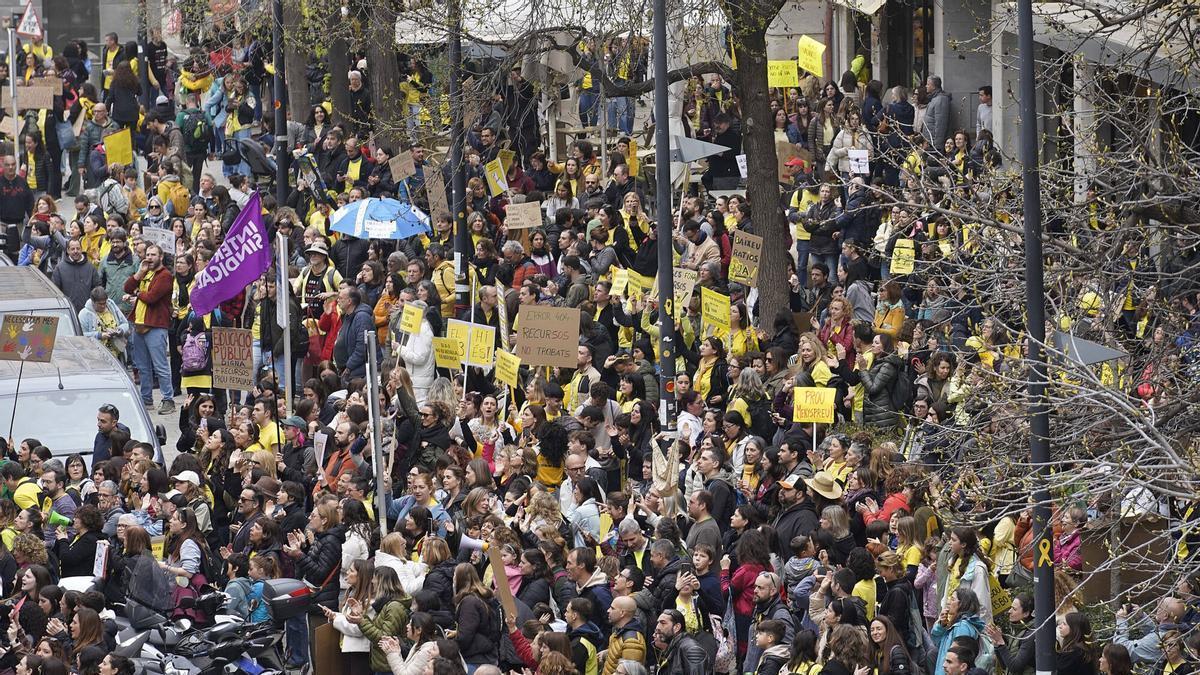 Les imatges de la protesta dels docents a Girona el 19 de març