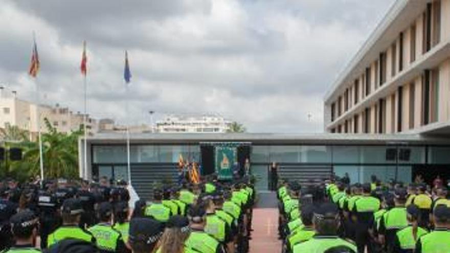 Elche gastará más de 500.000 euros en cuatro años en ropa  y accesorios para la plantilla