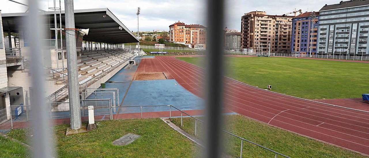 Estado actual de la pista de atletismo Yago Lamela en El Quirinal. | Mara Villamuza