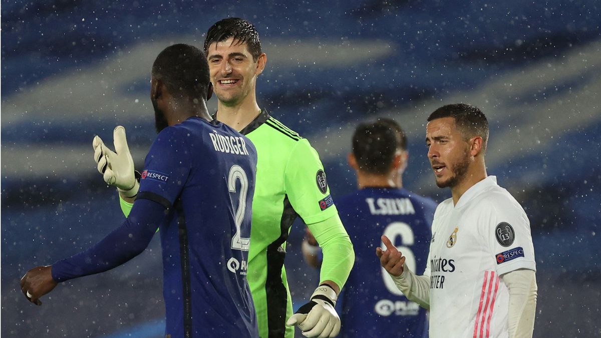 Rüdiger mantiene el contacto con Courtois y Hazard