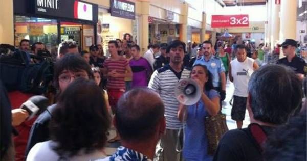 La 'expropiación de alimentos' protagonizada por Víctor Casco, en Mérida.