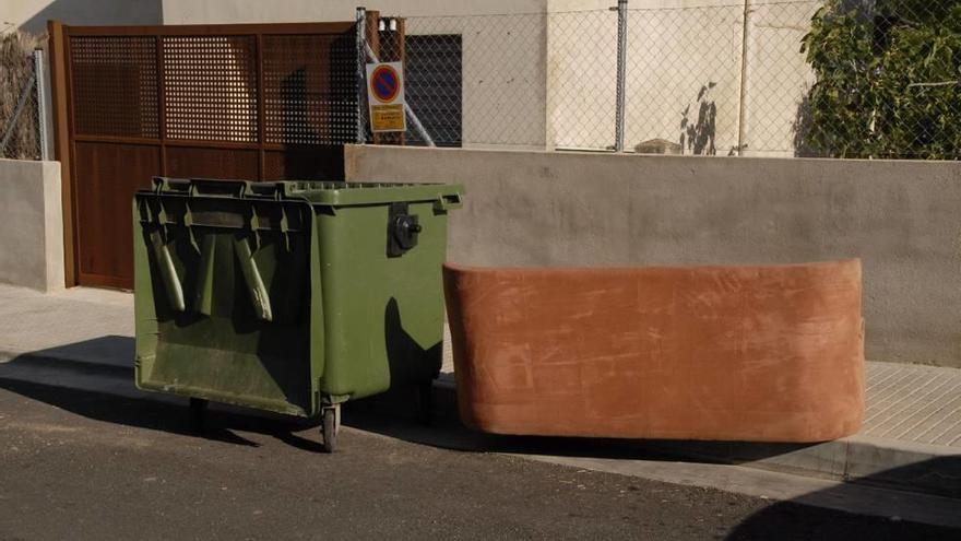 Un sofá abandonado en una calle del término municipal de Marratxí. Fue retirado ayer.