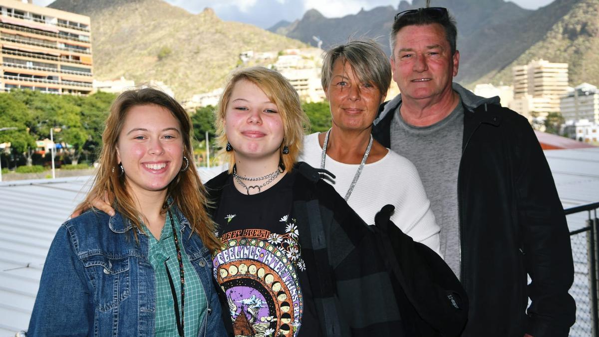 Auswanderin Andrea Goebel mit Mann Thorsten und den beiden Töchtern während eines gemeinsamen Familienurlaubs.