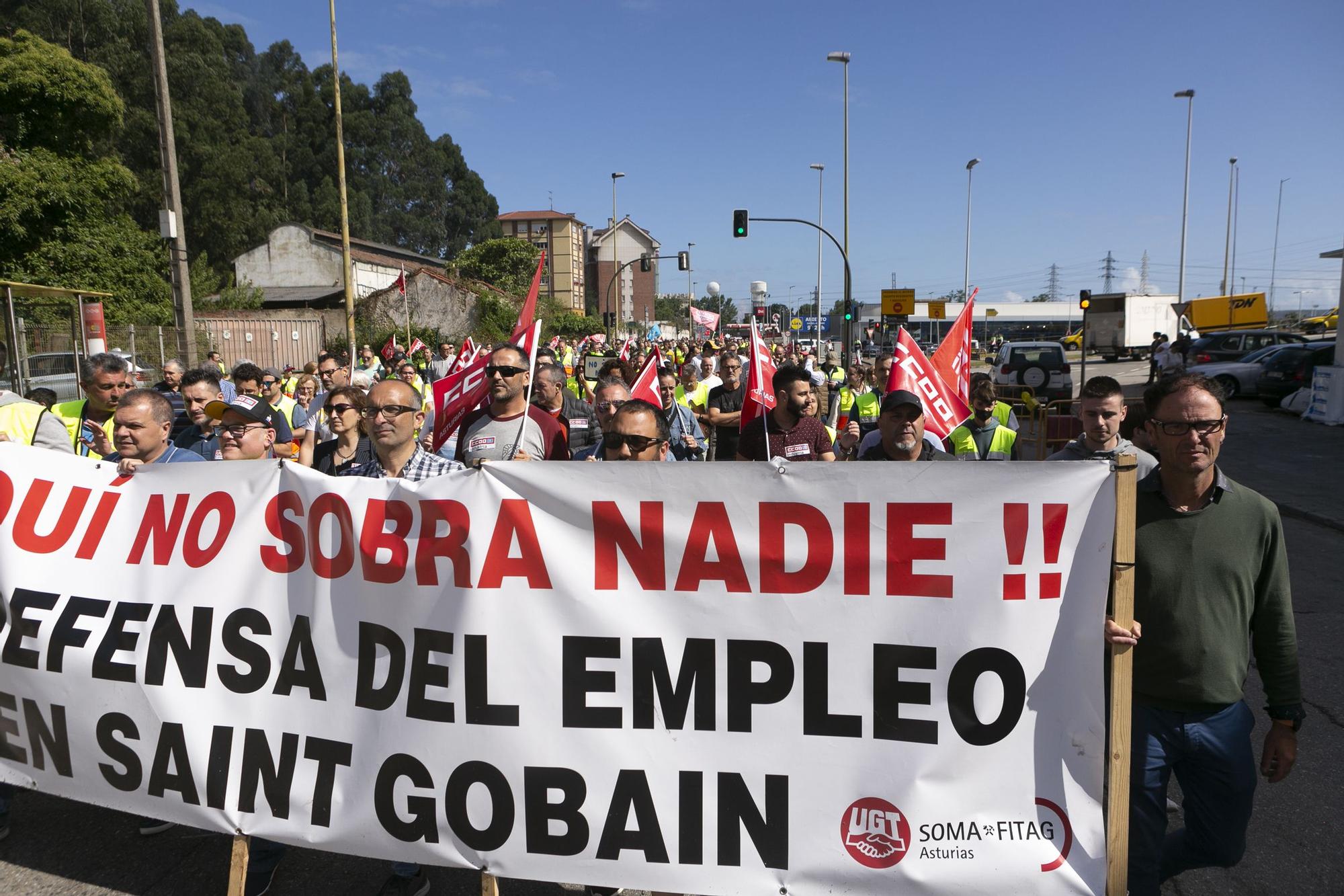 Los trabajadores de Saint-Gobain salen a la calle para frenar los despidos en Avilés