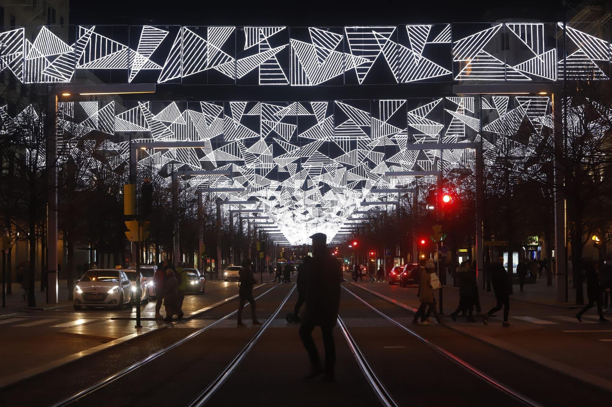 La Navidad ya ha llegado a Zaragoza con el encendido de luces