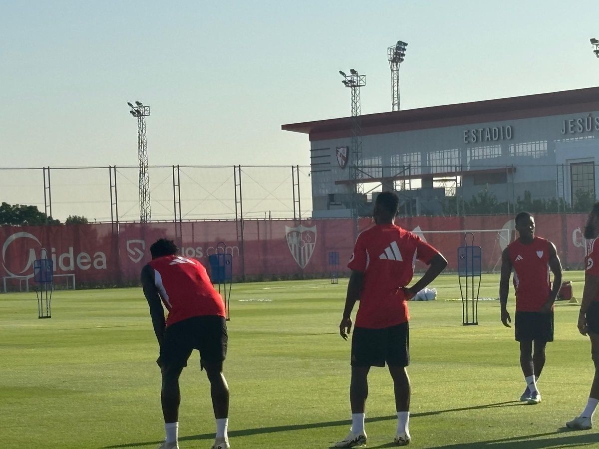 Kelechi Iheanacho se incorpora a la dinámica grupal del Sevilla FC antes de jugar el segundo amistoso contra el Sunderland
