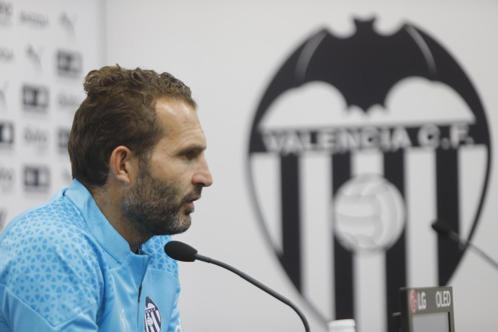 Rueda de prensa del entrenador del Valencia CF Rubén Baraja