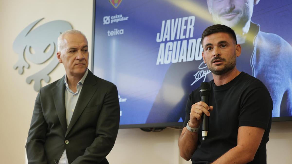 Presentación de Javier Aguado como nuevo entrenador del Levante Femenino.