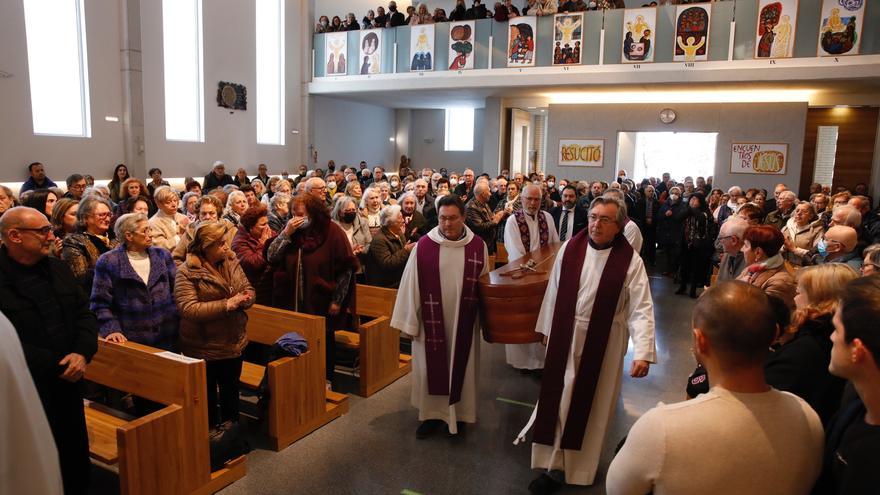 Sentida despedida al &quot;Peque&quot; en la iglesia de Santa Olaya de Gijón: &quot;Tenía don de gentes&quot;