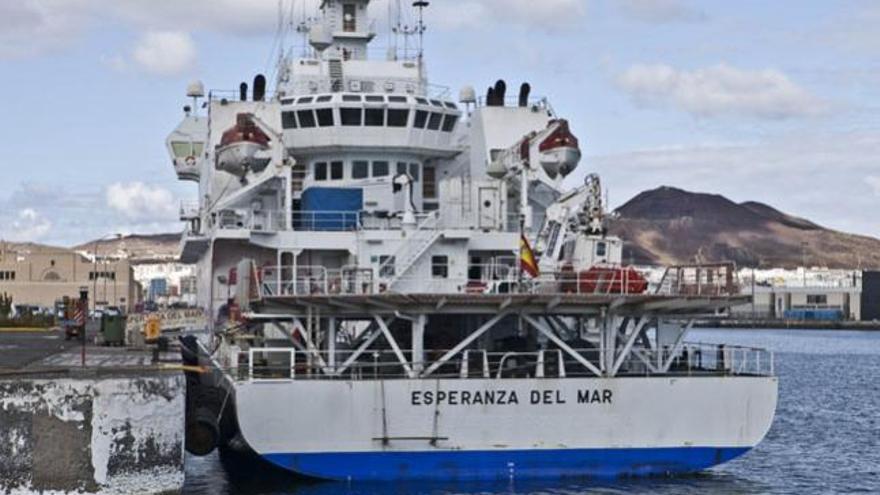 El &#039;Esperanza del Mar&#039;, este jueves sin la matrícula de Santa Cruz de Tenerife. i JOSÉ CARLOS GUERRA