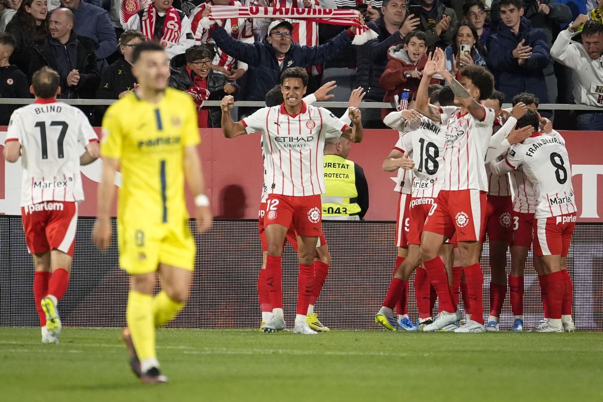 Girona FC's players celebrate after scoring during a Spanish LaLiga EA Sports soccer match between Girona FC and Villarreal at Montilivi stadium in Girona, Spain, 06 April 2026. EFE/ David Borrat