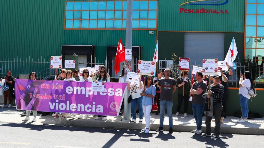 La plantilla de Pescadona manifiesta la exigencia de sus derechos laborales