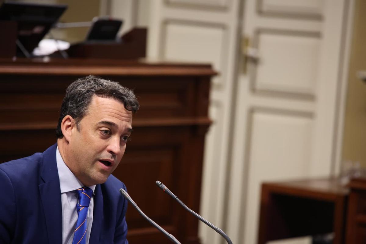 Juan Manuel García Casañas, presidente del Grupo Popular, interviene en el Parlamento.