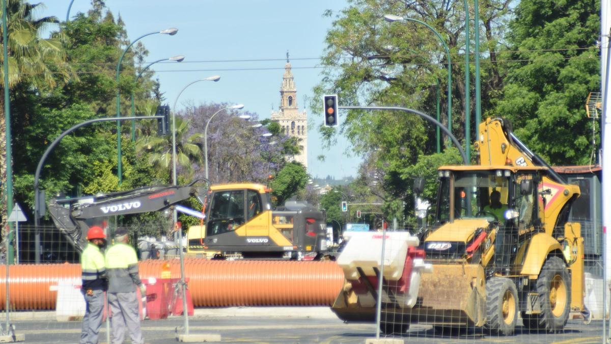 Obras en la calle Eduardo Dato, en Sevilla