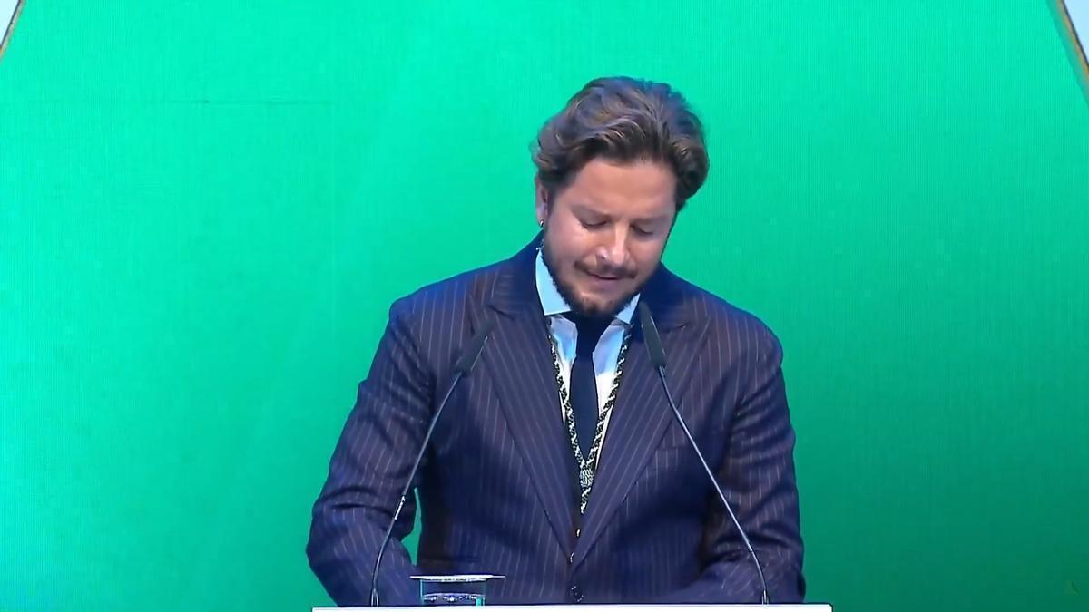 Vídeo | Manuel Carrasco recuerda sus raíces y reivindica la sanidad pública en su discurso