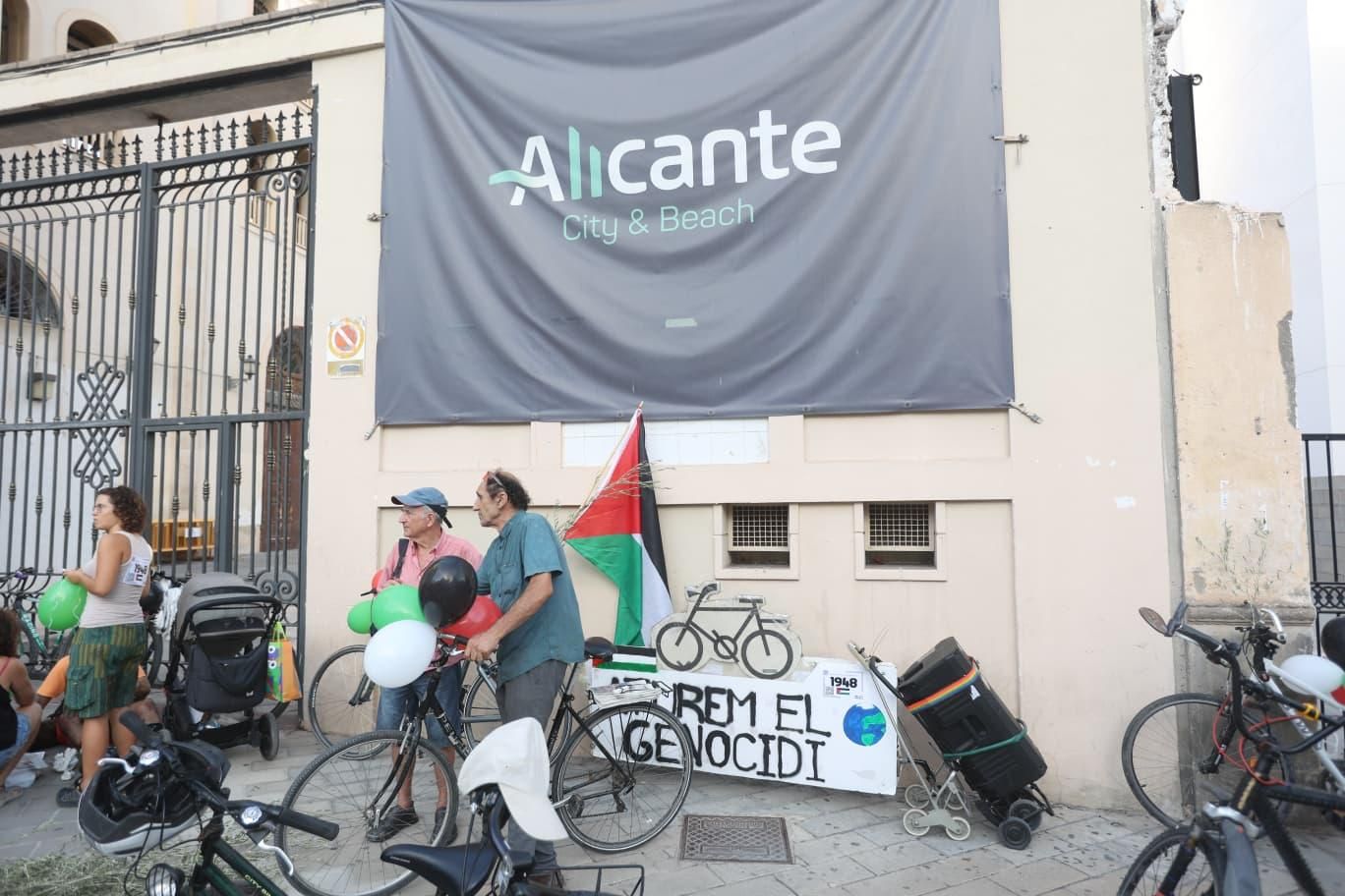 La revuelta ciclista en Alicante por Palestina, en imágenes