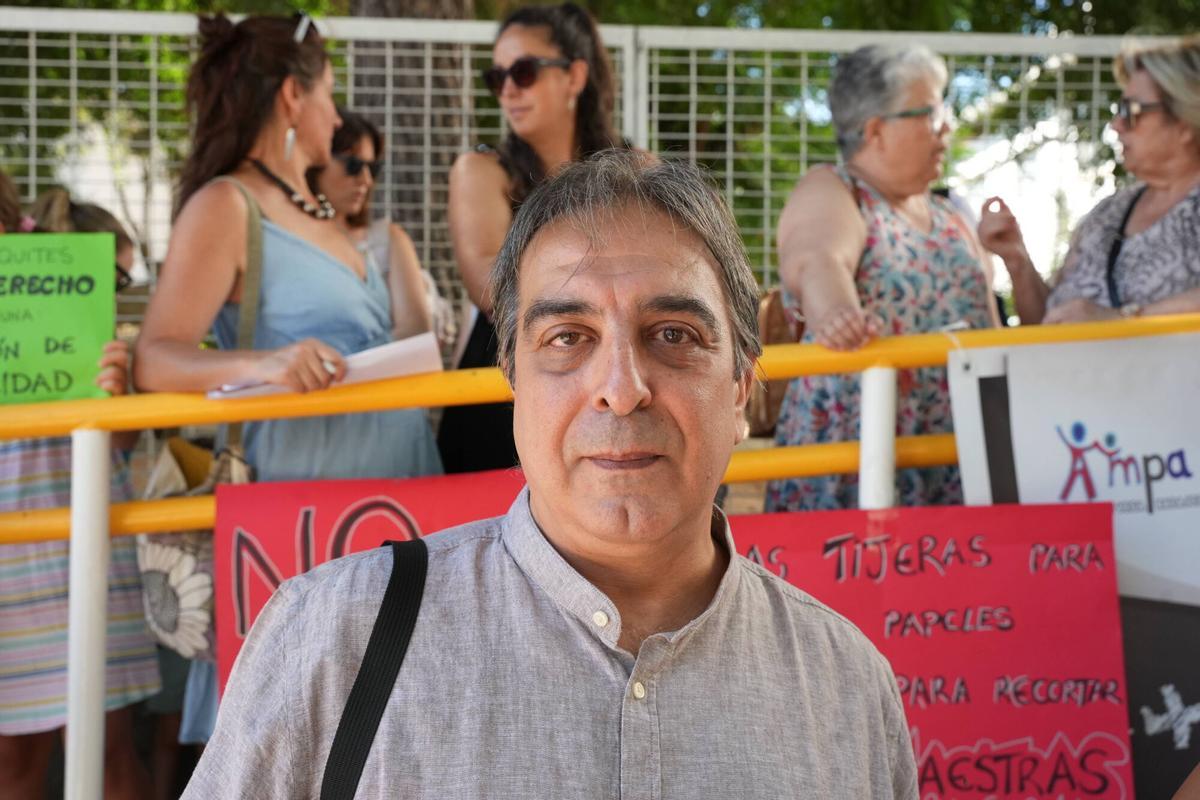 La manifestación en el colegio Lope de Vega, de Badajoz, en imágenes