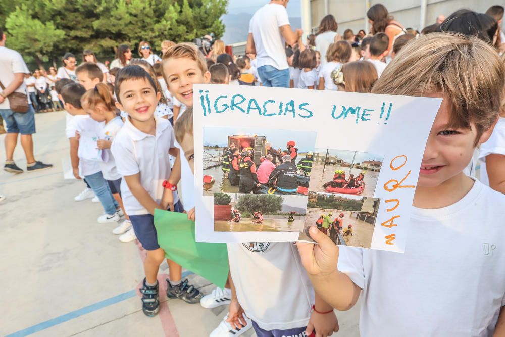 Orihuela despide a la UME entre vítores y aplausos