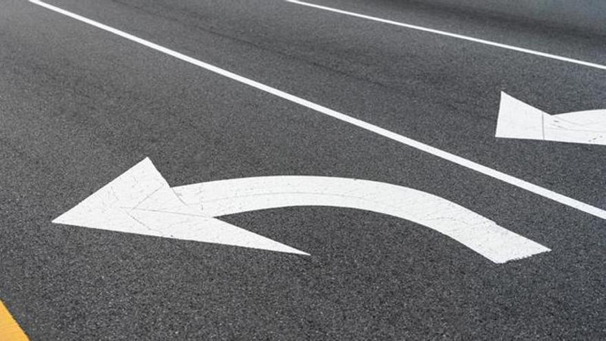Cosa significano le frecce sulla strada? Guida per non perdersi
