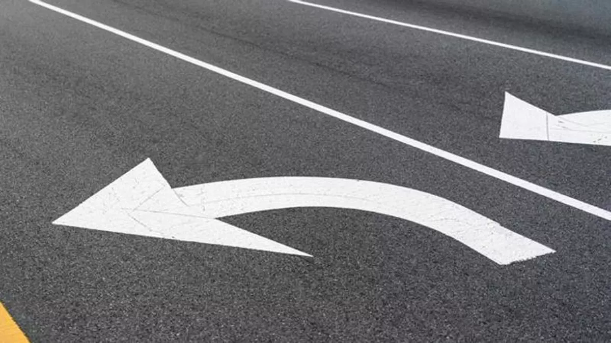 ¿Qué significan las flechas de la carretera? Guía para no perderse