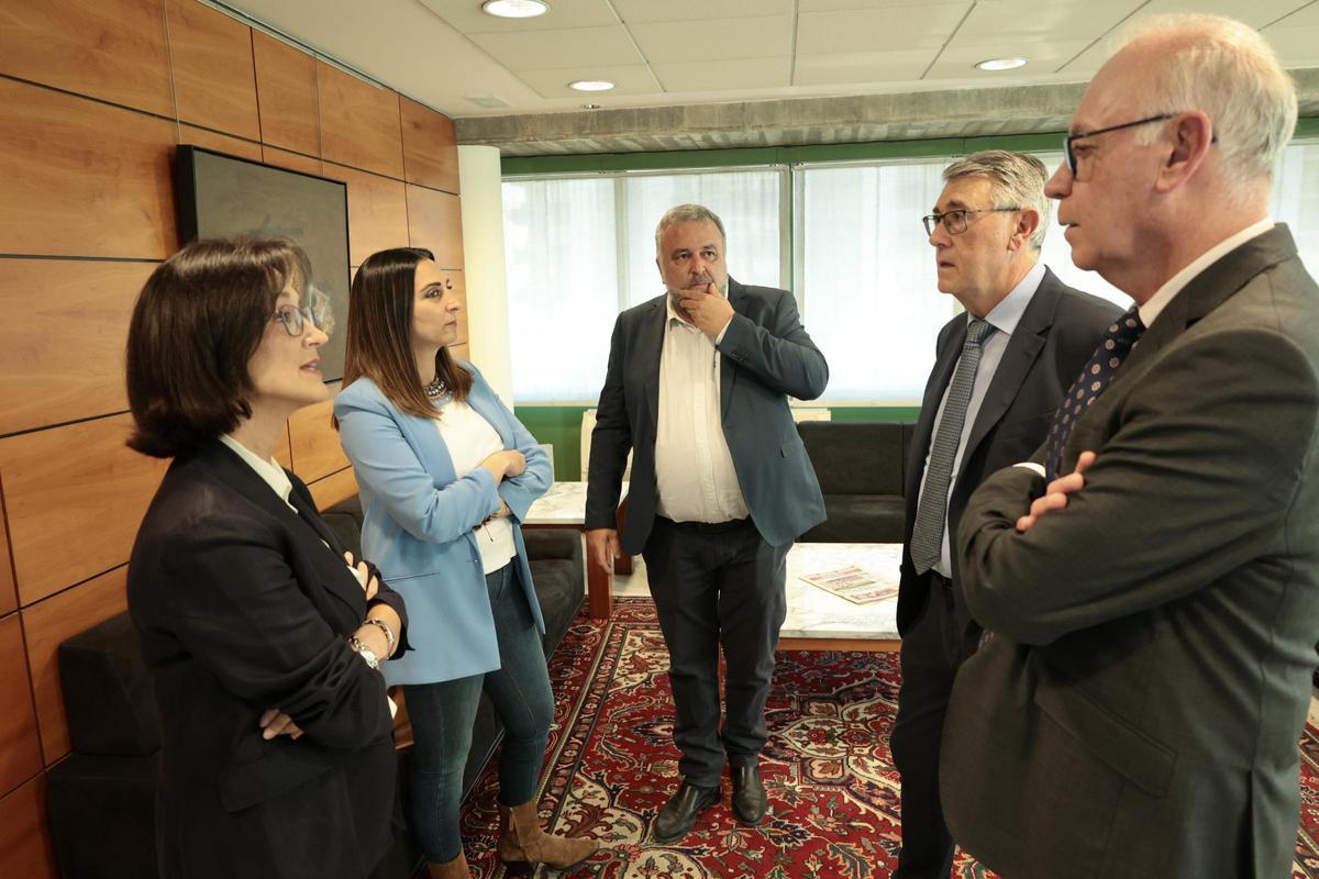 Primera reunión del Consejo del Agua en las instalaciones del diarioLa Opinión de Murcia.