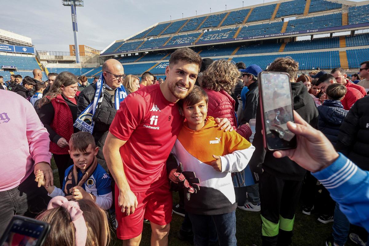 Agustín Coscia, héroe del 5 de mayo, fue uno de los más reclamados por la hinchada ese día.