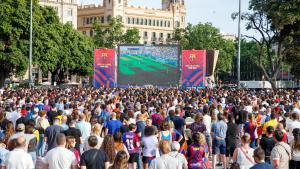 Pantalla gigante en Plaça Catalunya para ver la final de la Champions 2022