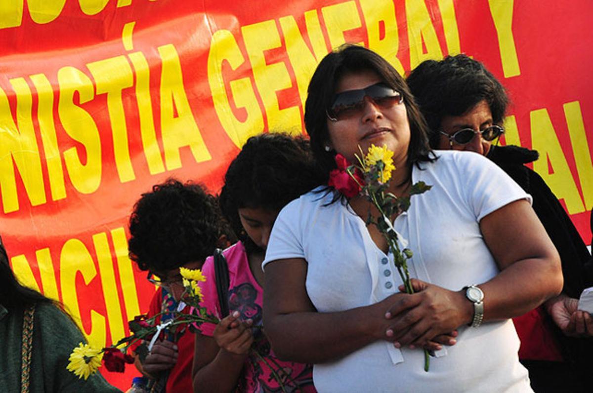 Commemoració del 26è aniversari de la mort de centenars de presoners a mans de l’Exèrcit a Callao (Perú).