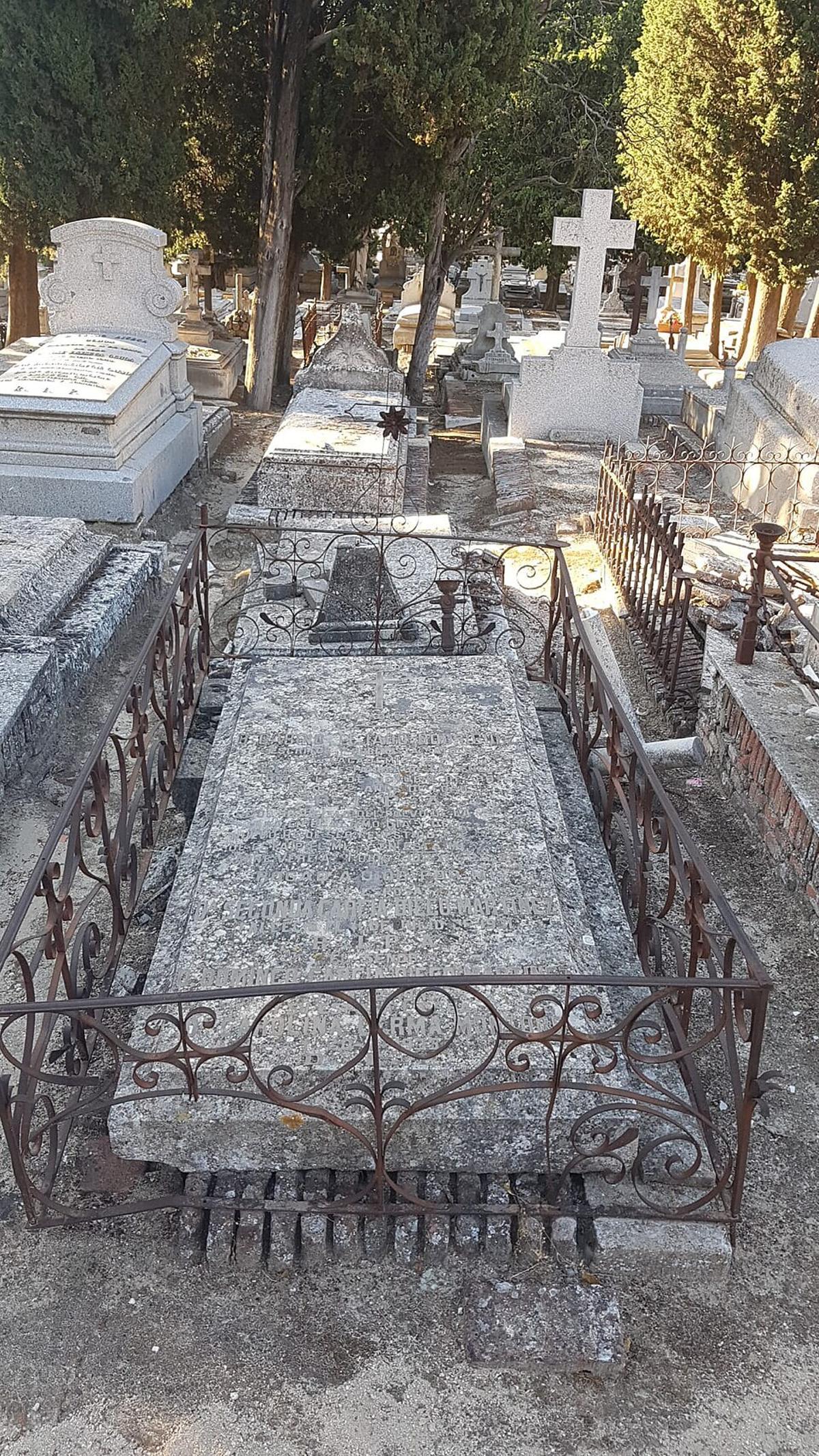 Tumba de Gabino Tejado en el cementerio de la Almudena.