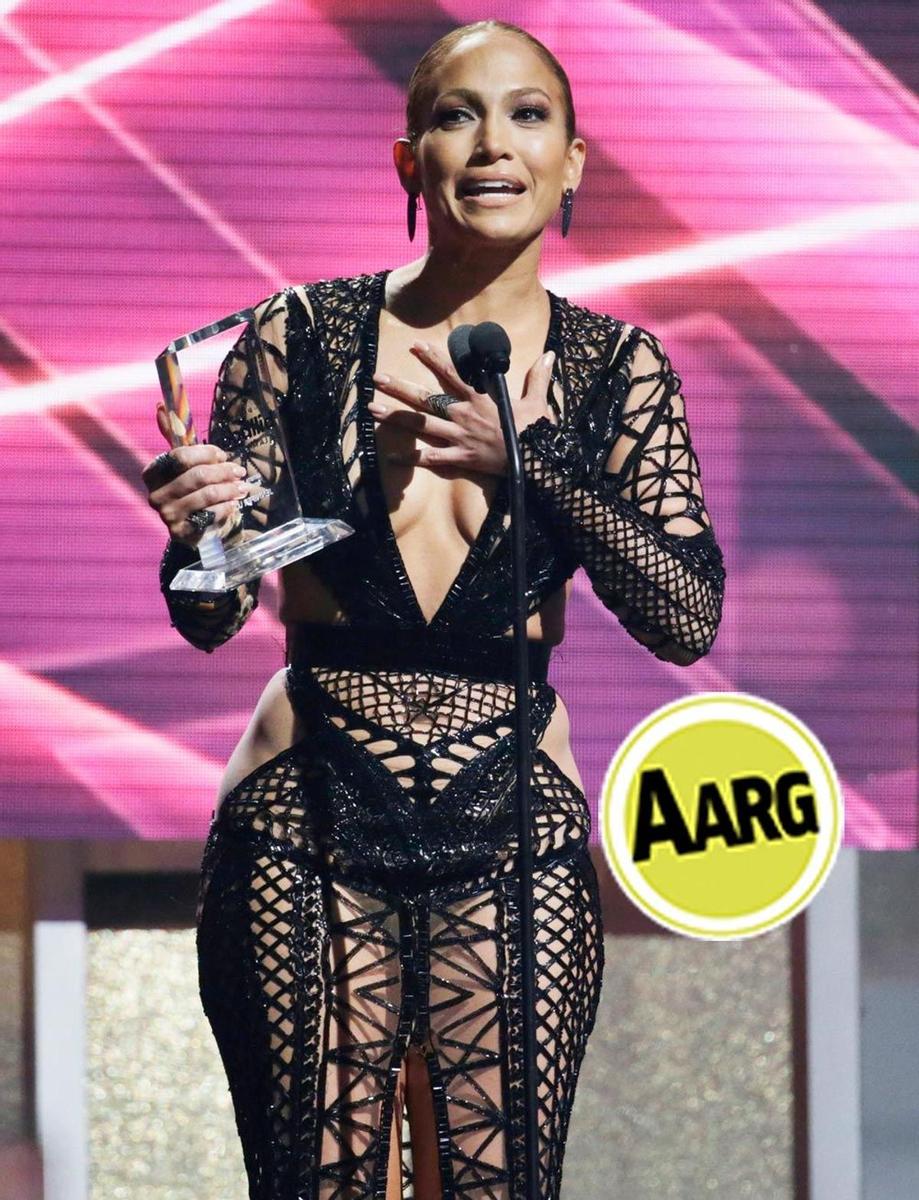 AARG!! Jennifer López con un vestido complicado