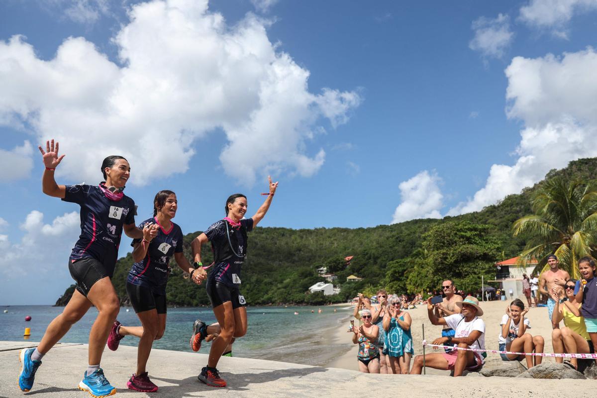 Competición multideportiva exclusivamente femenina Raid des Alizes en la isla caribeña francesa de Martinica, cada equipo representa una organización benéfica