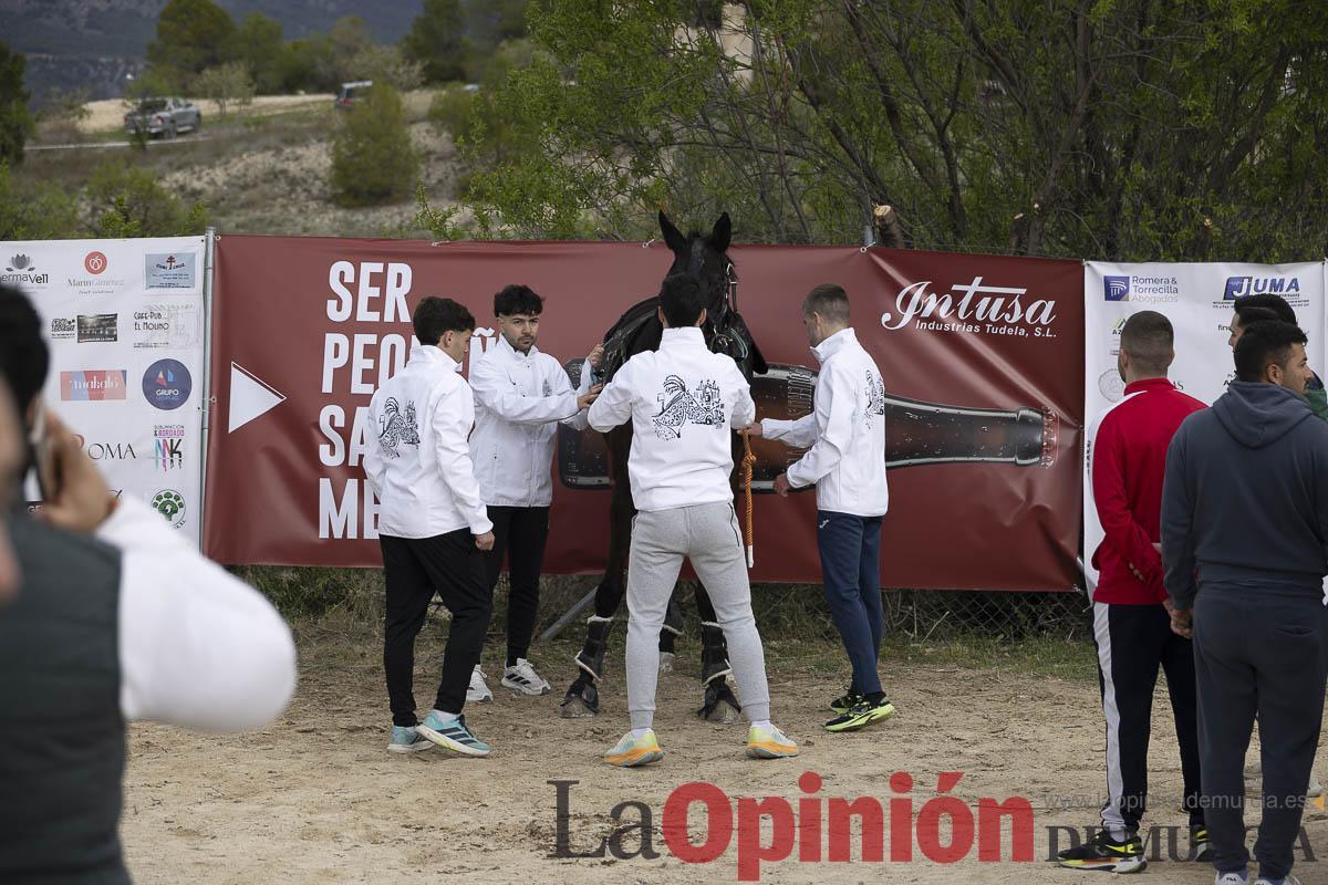 Los Caballistas de Caravaca se miden las fuerzas en la convivencia de la Peña Artesano