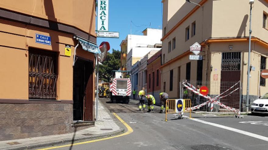 Empieza el asfaltado de una de las principales vías de Barrio Nuevo