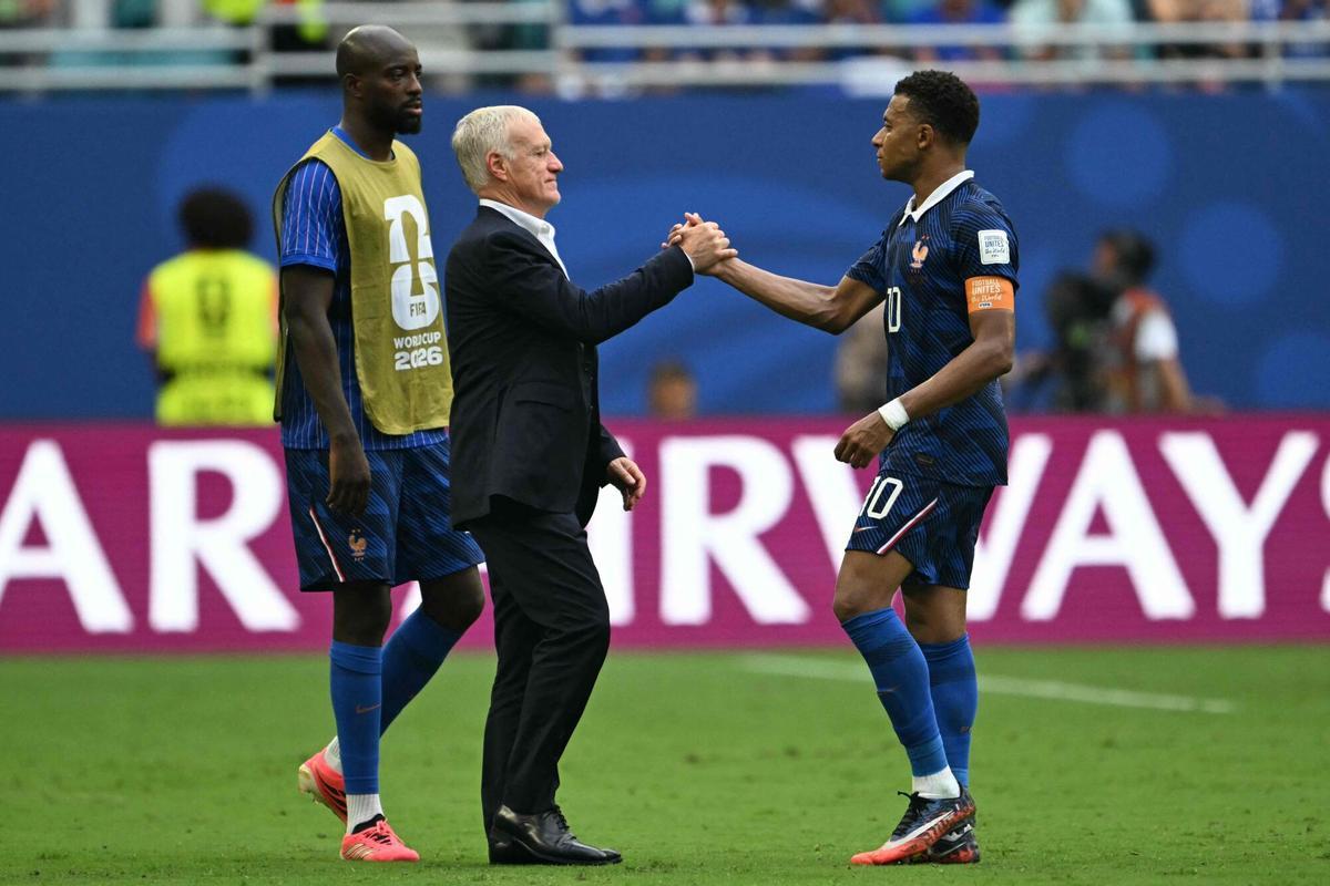 France's head coach Didier Deschamps and France's forward #10 Kylian Mbappe shake hands after losing the 2026 World Cup football tournament third-place match between France and England at the Miami Stadium in Miami on July 18, 2026. (Photo by ROBERTO SCHMIDT / AFP)