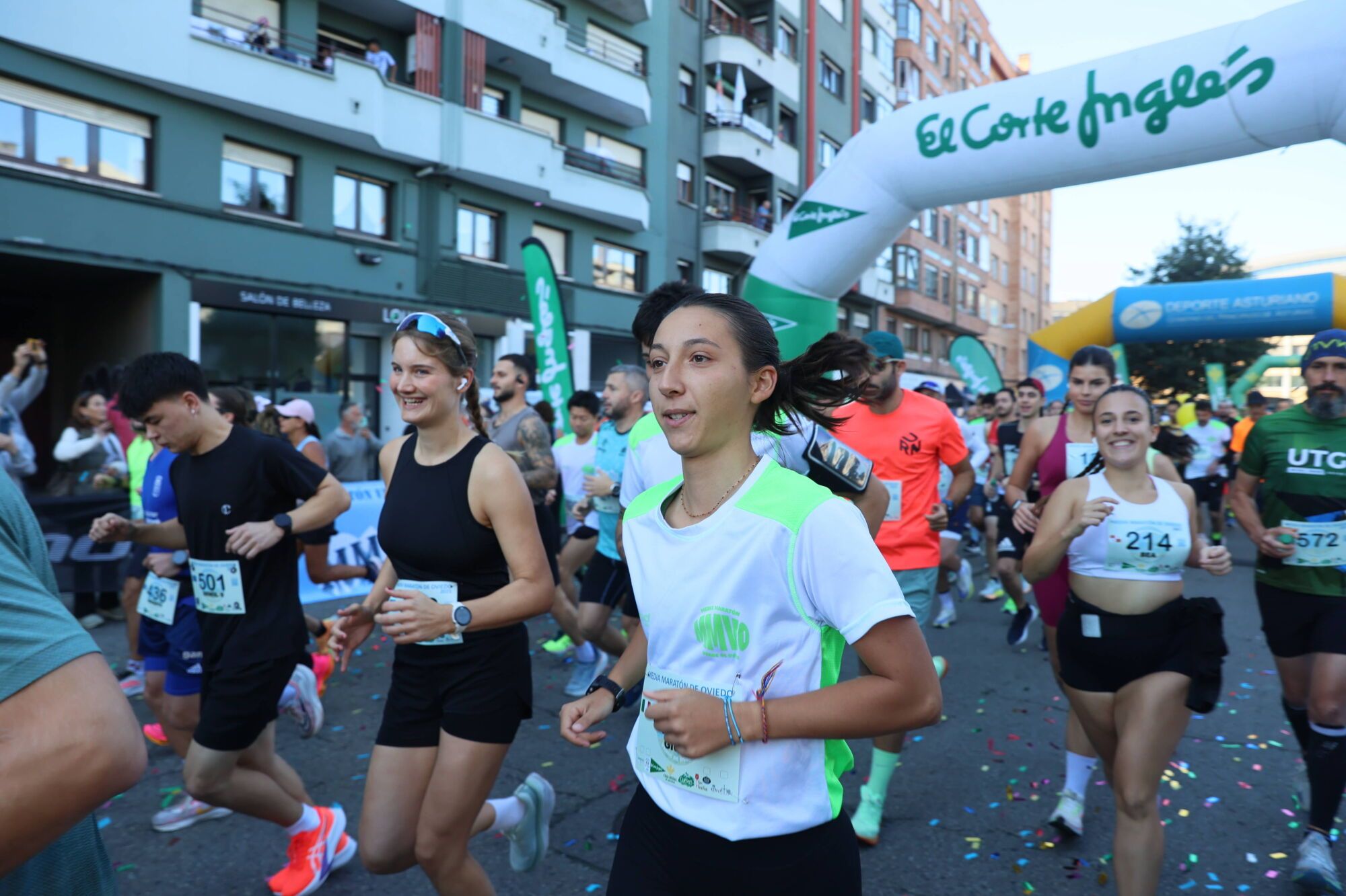Marco García y Lola Pérez reinan en una media maratón “de récord” en Oviedo