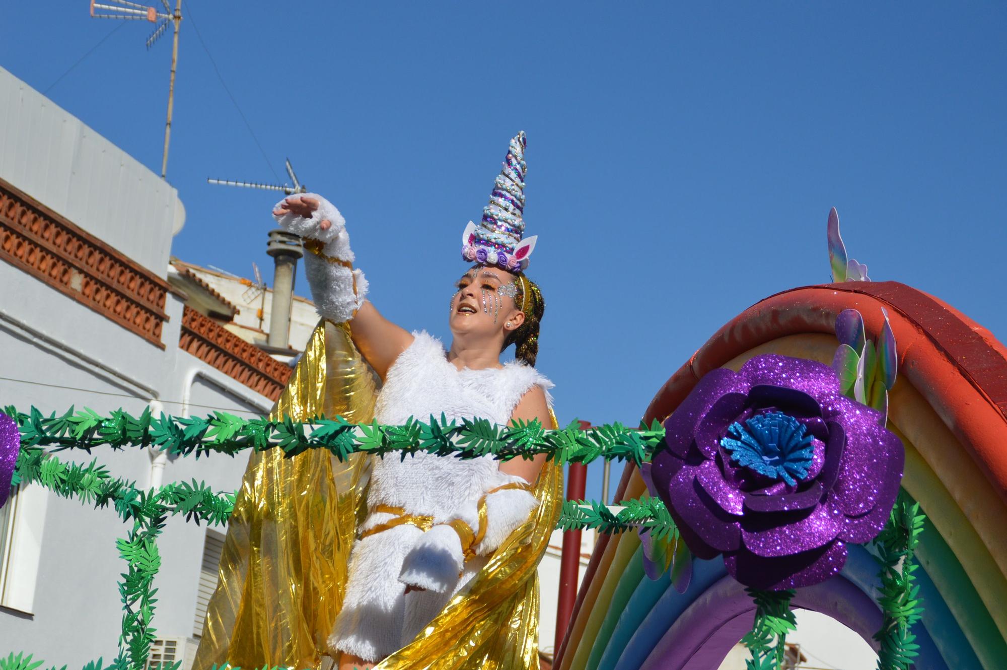 L'Escala vibra amb una rua de carnaval carregada d'imaginació