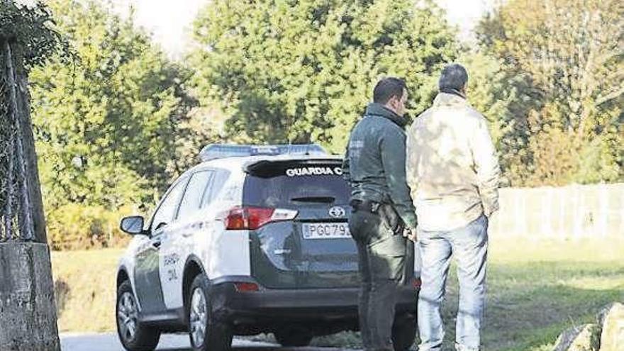 Agentes de la Guardia Civil en el lugar del suceso.