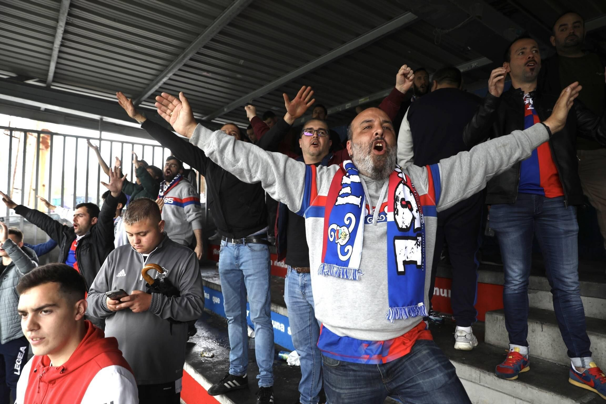 En imágenes: así fue la celebración de la permanencia del Langreo