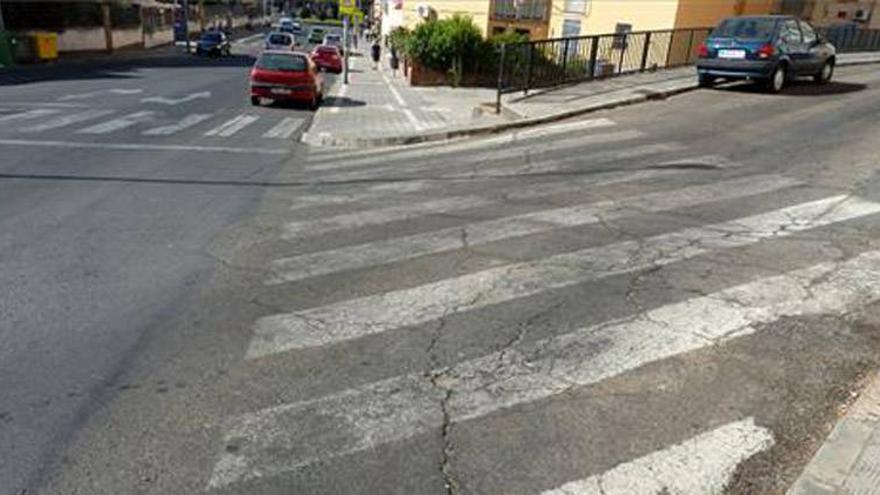 El PSOE deplora el mal estado de calles del centro y pasos de cebra