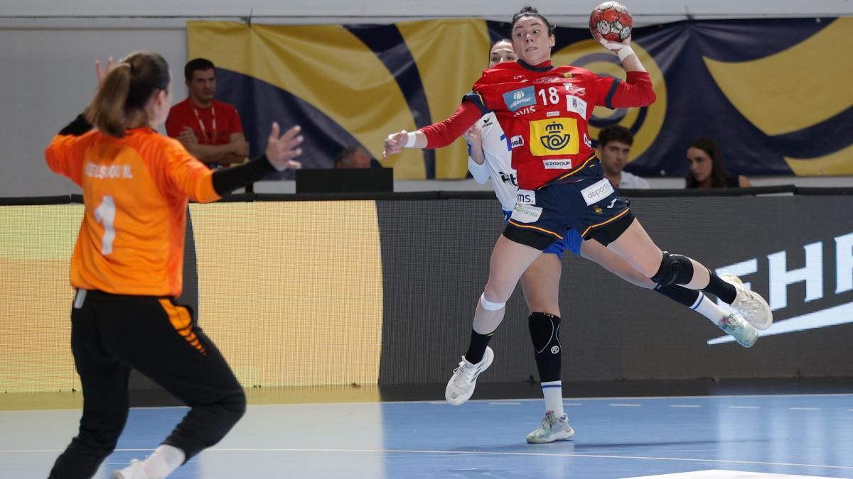 Maitane Echeverria scored two goals against the Helens