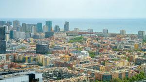 Vista de viviendas del barrio Poblenou desde el Mirador de la Torre Glòries este 27 de agosto de 2025