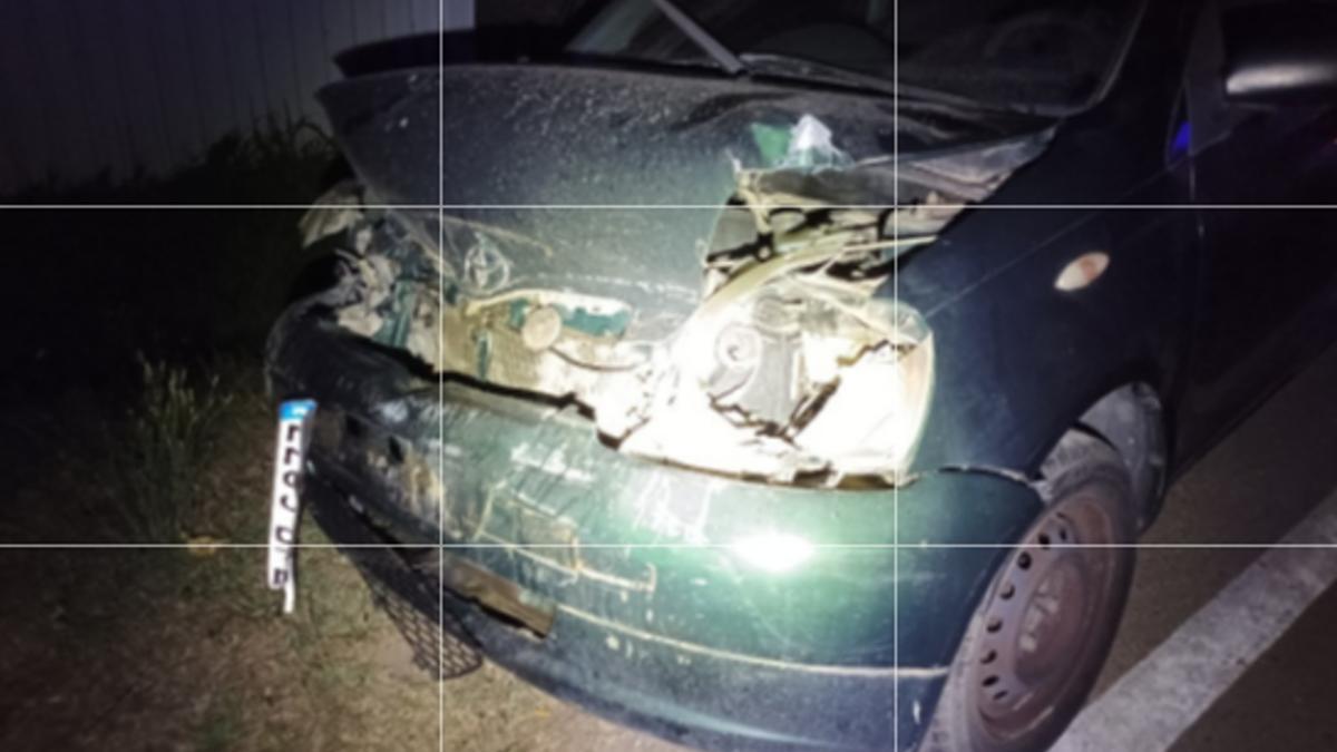 El cotxe que conduïa l&#039;infractor, després d&#039;accidentar-se a Castelló d&#039;Empúries. Imatge cedida aquest 13 de juliol del 2021 (Horitzontal)