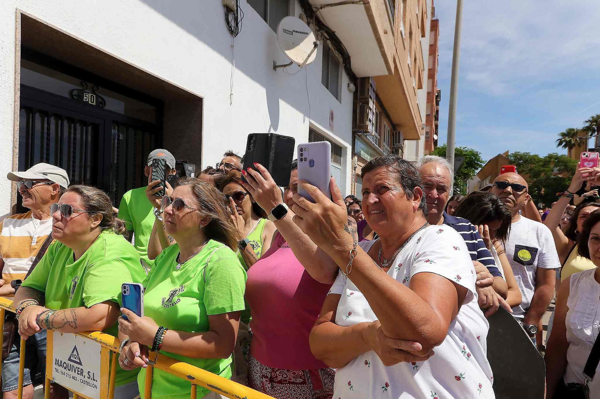 El Grau da inicio a las fiestas de Sant Pere con pólvora, bous y música