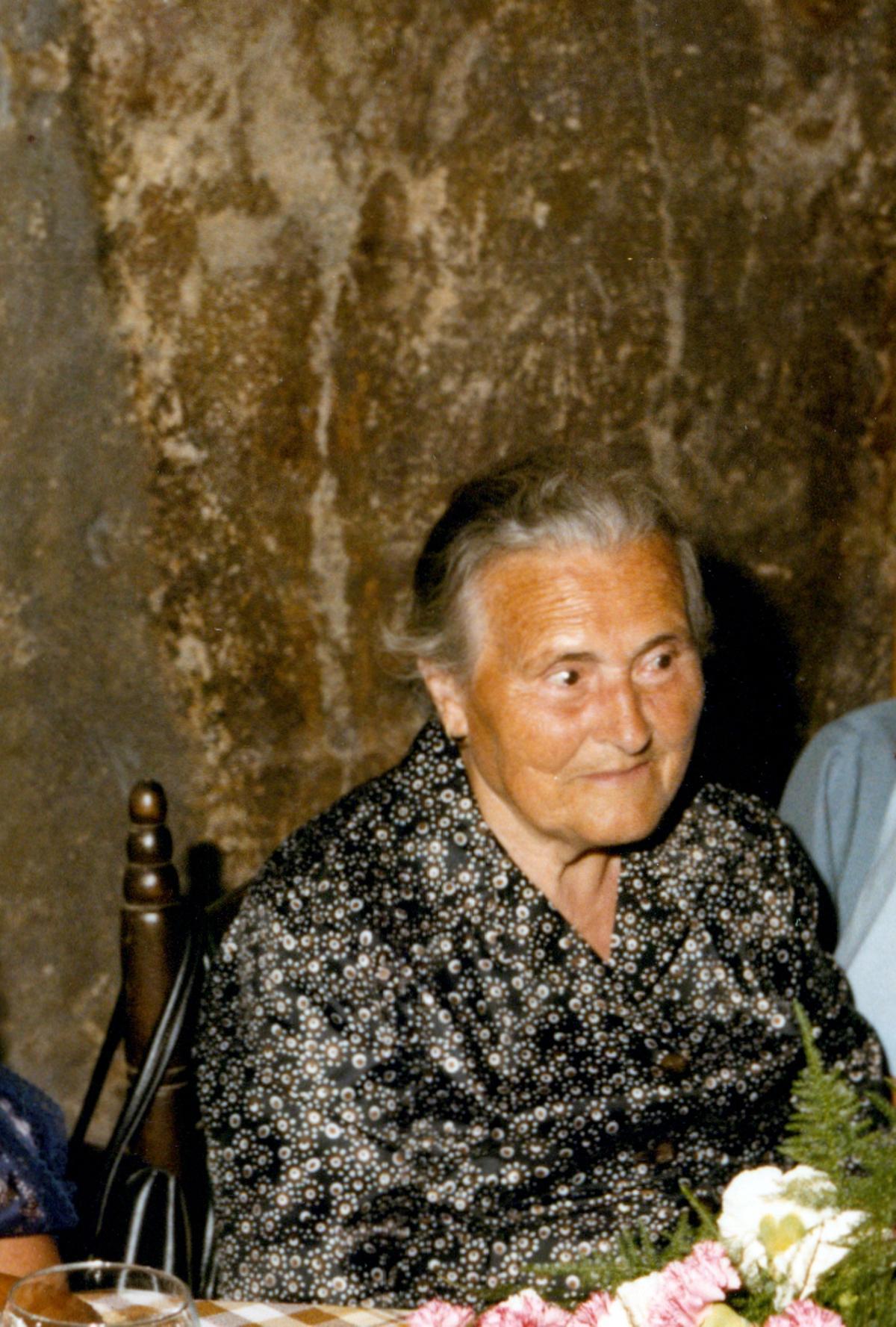 La calandina Ramona Cobo en una celebración familiar en 1982