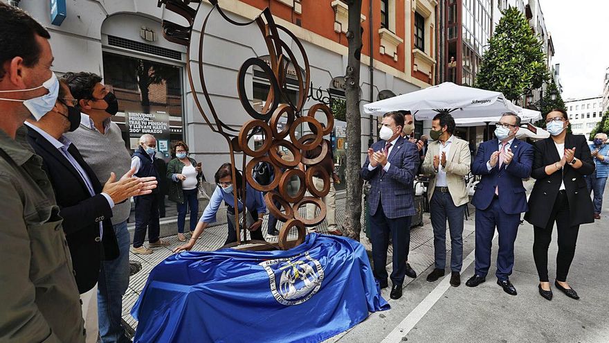 La Ruta de los Vinos estrena escultura para escenificar la unión de sus bares