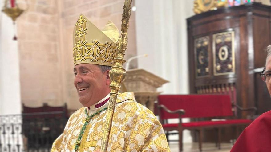 La Catedral de Ibiza celebra la Misa Crismal con la bendición de los Santos Óleos
