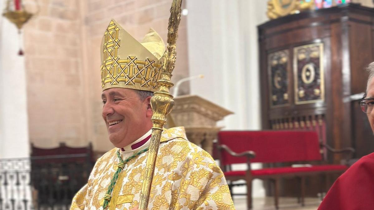 Todas las imágenes de la Misa Crismal en la Catedral de Ibiza.