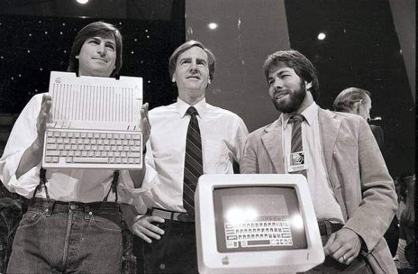 Steve Jobs al frente de Apple
