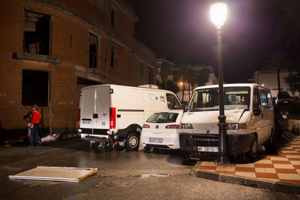 Riada arrastra coches en Alhaurín El Grande y ...